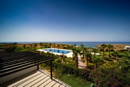 Mailbox Series: Gorgeous sea-viewing property with direct beach and pool access for 65,000GBP!